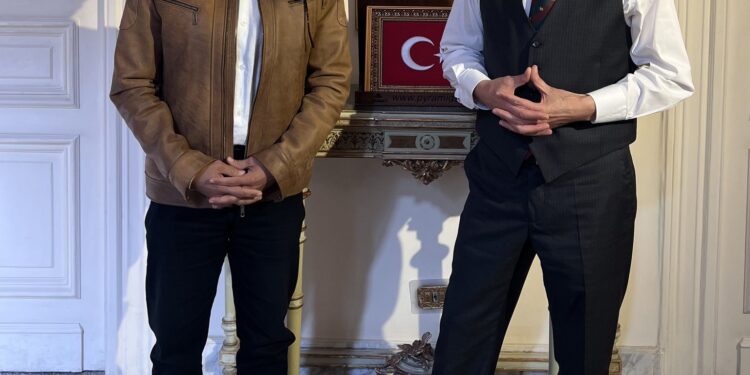 السفير التركي في القاهرة يعلن دعمه الكامل للفنان سامح حسين