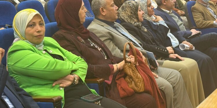 جانب من الندوة