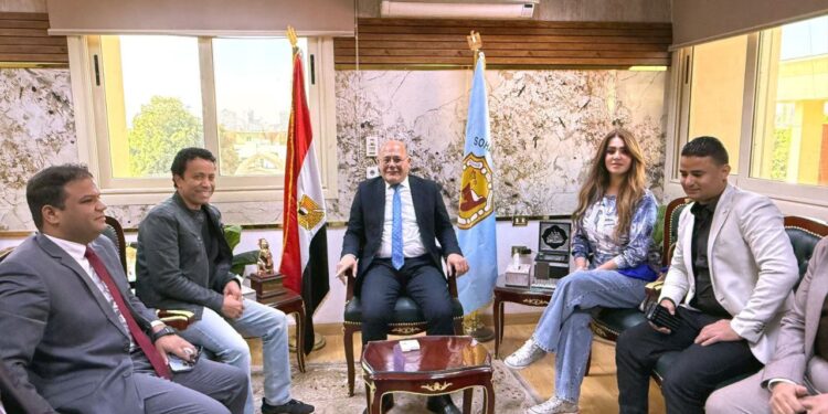 رئيس جامعة سوهاج يستقبل أعضاء لجنة تحكيم مهرجان «تياترو» المسرحي في دورته السادسة