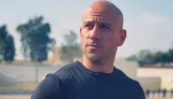 أحمد مكي يُقاضي مديرة أعماله السابقة.. “ميزانية مفقودة” تقود الطرفين إلى نيابة العجوزة