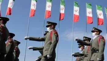 تصاعد وتيرة الاحتجاجات في إيران.. الحرس الثوري يُعلن مقتل أول عنصر من “الباسيج” واتهامات لـ “الموساد” بالتدخل الميداني