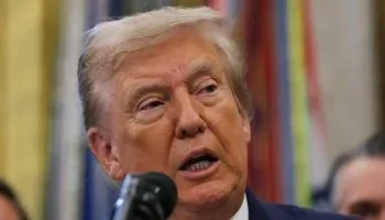 “إدارة السياسة لا البلاد”.. واشنطن تفرض “حجراً نفطياً” على فنزويلا وتتوعد خصومها