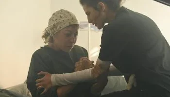 “صحاب الأرض”.. منة شلبي وإياد نصار يجسدان مأساة غزة في دراما رمضانية “عابرة للحدود”