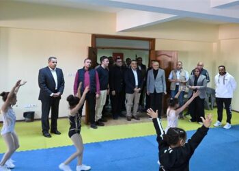 رئيس الوزراء يتفقد حمام السباحة الأوليمبي “سيتي كلوب” بالأقصر
