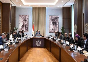 مدبولي يستعرض مستجدات حل مشكلة مديونيات “الكهرباء” لدى الجهات الحكومية