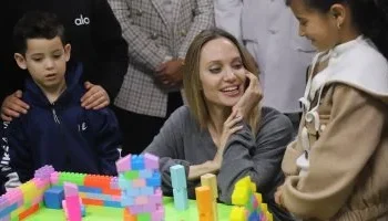 “سفيرة الإنسانية” في شمال سيناء.. 10 مشاهد تلخص زيارة أنجلينا جولي لدعم أطفال غزة ولقاء متطوعي الهلال الأحمر