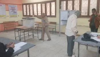 “عكاز الشهامة”.. كبار السن يتصدرون المشهد الانتخابي بالوراق وأوسيم في اليوم الأخير لجولة الإعادة