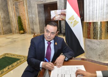 بعد تسلمه الكارنية..النائب مختار همام : الصحة و الإسكان أولى اهتماماتي بالبرلمان