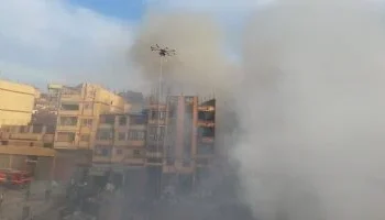 حريق ضخم في منطقة الزرايب بمنشأة ناصر: إخماد النيران بنجاح باستخدام طائرات درون الإطفاء”