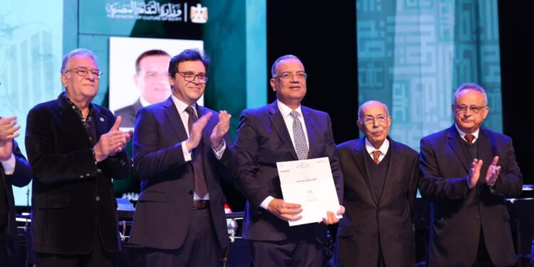 وزير الثقافة يكرّم الكاتب الصحفي الدكتور محمود مسلم في عيد الثقافة الثاني