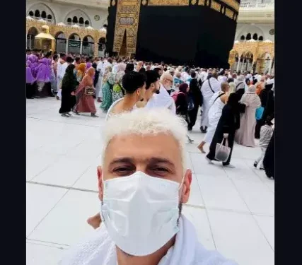 بـ “الشعر الأبيض” من أمام الكعبة.. رامز جلال يودع 2025 بالعمرة ويكشف ملامح برنامجه لرمضان 2026