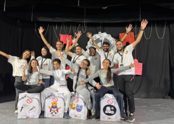 ​من “شخابيط” إلى منصات التتويج.. حكاية فريق مسرحي أحيا الإبداع منذ 2016