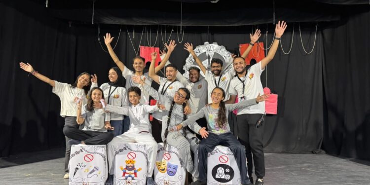 ​من “شخابيط” إلى منصات التتويج.. حكاية فريق مسرحي أحيا الإبداع منذ 2016