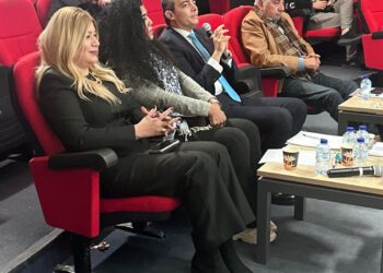 نقيب الإعلاميين يُحكِّم مشروعات تخرج طلاب كلية الإعلام بالجامعة العربية المفتوحة