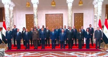 الرئيس السيسي يجتمع بالوزراء الجدد عقب أدائهم اليمين الدستورية