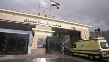 معبر رفح يستقبل أولى حالات الدفعة الخامسة من المصابين الفلسطينيين للعلاج في مصر