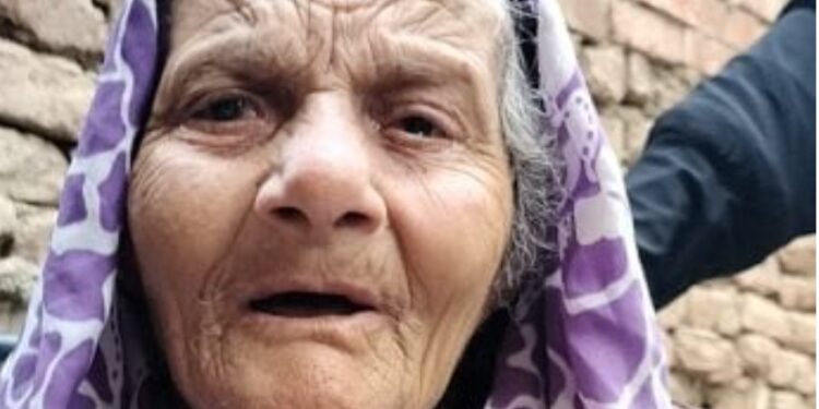 مسنّة ترفض مقاضاة ابنتها بعد فيديو الاعتداء بالشرقية