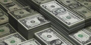 تحركات مفاجئة في سعر الدولار أمام الجنيه المصري خلال تعاملات الخميس