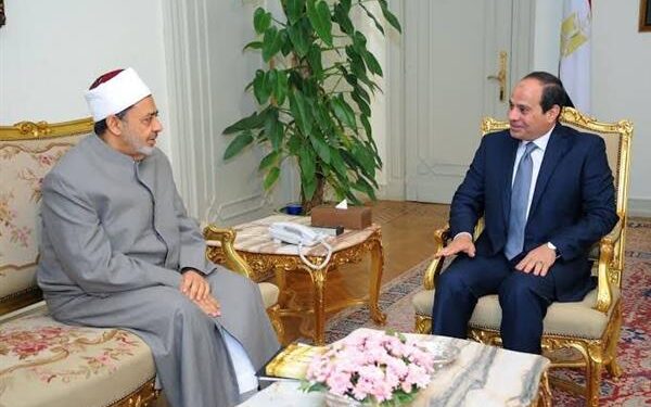 الرئيس السيسي يجري اتصالًا هاتفيًا بشيخ الأزهر للاطمئنان على صحته