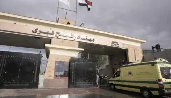 وصول أول دفعة من الفلسطينيين العائدين من مصر إلى قطاع غزة مع بدء التشغيل الفعلي لمعبر رفح