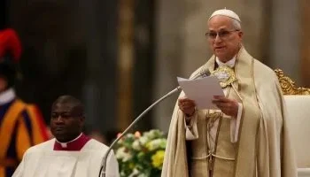 بابا الفاتيكان يستقبل وزير السياحة الفلسطيني ويبحث تعزيز السياحة الدينية ودعم حقوق الشعب الفلسطيني