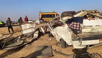 مصرع شخص وإصابة 25 آخرين في انقلاب ميكروباص بطريق مصر–الإسماعيلية الصحراوي