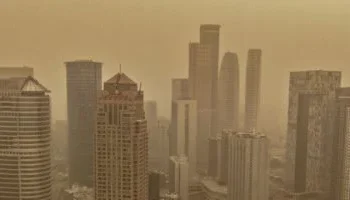 الاحتلال الإسرائيلي: تلوث هواء شديد في القدس وتل أبيب بسبب الضباب الدخاني والرمال