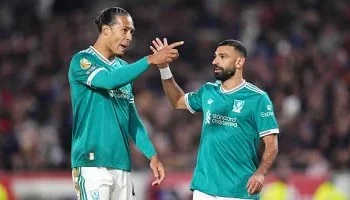 فان دايك يتمنى استمرار محمد صلاح مع ليفربول ويشيد بدوره القيادي