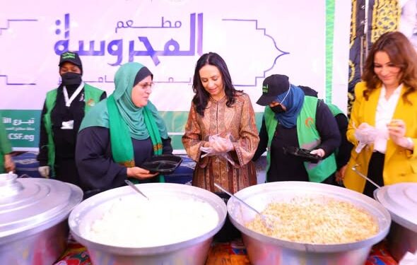 وزيرة التضامن تطلع على خدمات وحدة إطعام الحاجة عزيزة لجمعية ” أحباب الكريم” بـ” إمبابة”