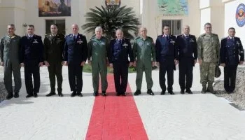 قائد القوات الجوية يلتقي نظيره التركي لبحث سبل تعزيز التعاون المشترك