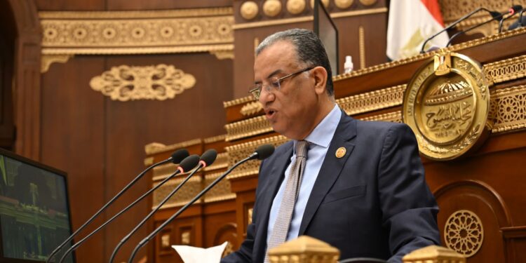 بـ «المنع والمناعة».. محمود مسلم يطالب الحكومة بخطة عاجلة لحماية الأطفال من «الفوضى الرقمية» وتغول منصات التواصل