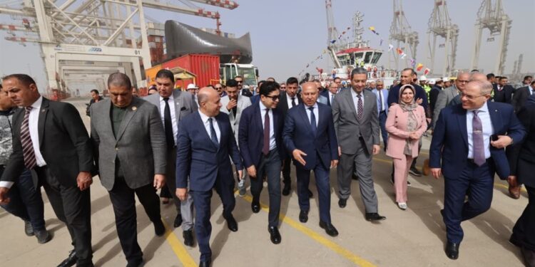 وزير النقل: مصر لم ولن تبيع موانيها بل تتعاون مع الشركات العالمية