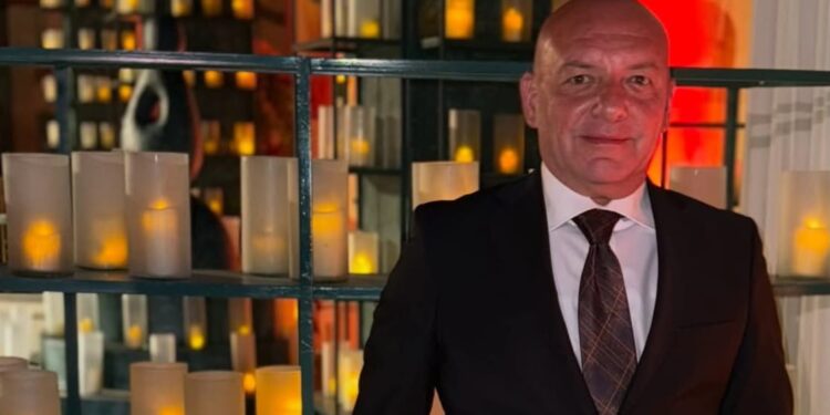 أسرة تحرير «الاتجاه» تتقدم بخالص العزاء لرجل الأعمال محمد أبو فريخة في وفاة عمته 