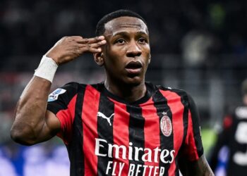 ديربي الغضب.. ميلان يحسم الشوط الأول في قمة الدوري الإيطالي بهدف في الإنتر