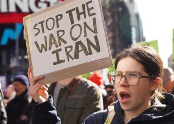 استطلاع سي إن إن: 59% من الأمريكين يرفضون الحرب مع إيران