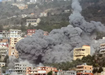 غارات إسرائيلية مكثفة على جنوب لبنان تسفر عن عشرات الشهداء وتدمير مبانٍ حكومية