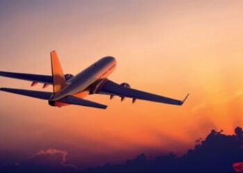 شركات طيران عالمية تواصل تعليق رحلاتها إلى إسرائيل