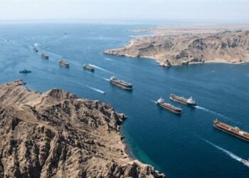 سي إن إن عن مسئول إيراني: قد نسمح بمرور ناقلات نفط عبر هرمز شرط الدفع باليوان الصيني