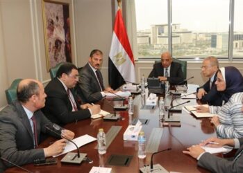 وزير الكهرباء يجتمع بخلية إدارة الأزمة ويتابع خطة التشغيل لتأمين الشبكة الموحدة