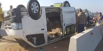 مصرع 3 أشخاص وإصابة 3 آخرين في انقلاب ميكروباص بالمنيرة الغربية