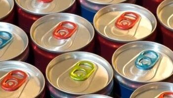 حسام موافي يحذر من مشروبات الطاقة: تضر المخ والقلب