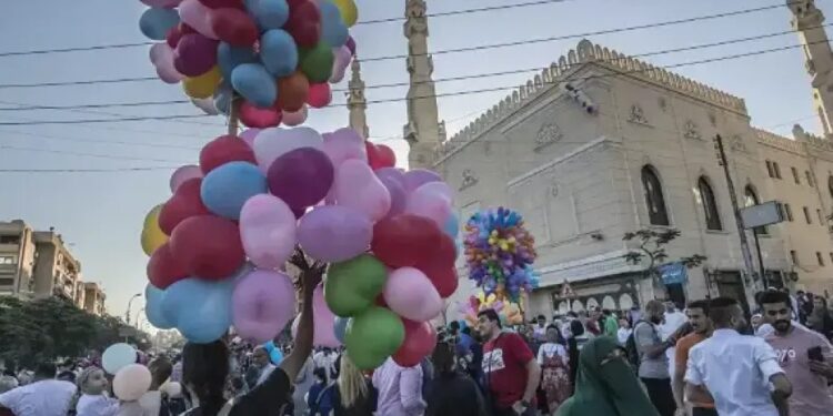 القاهرة ترفع درجة الاستعداد القصوى وتلغي الإجازات استعدادا لعيد الفطر