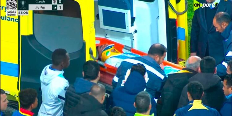 نقل محمد حمدي لاعب بيراميدز للمستشفى بعد تعرضه للإغماء وبلع اللسان