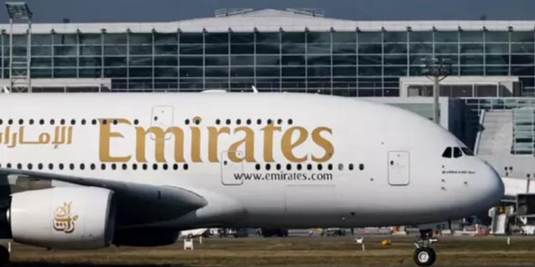 طيران الإمارات تستأنف رحلاتها بعد تعليق مؤقت في مطار دبي