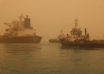 تعويم سفينة “XIN TAIN YUAN” بنجاح واستئناف الملاحة بقناة السويس دون تأثر