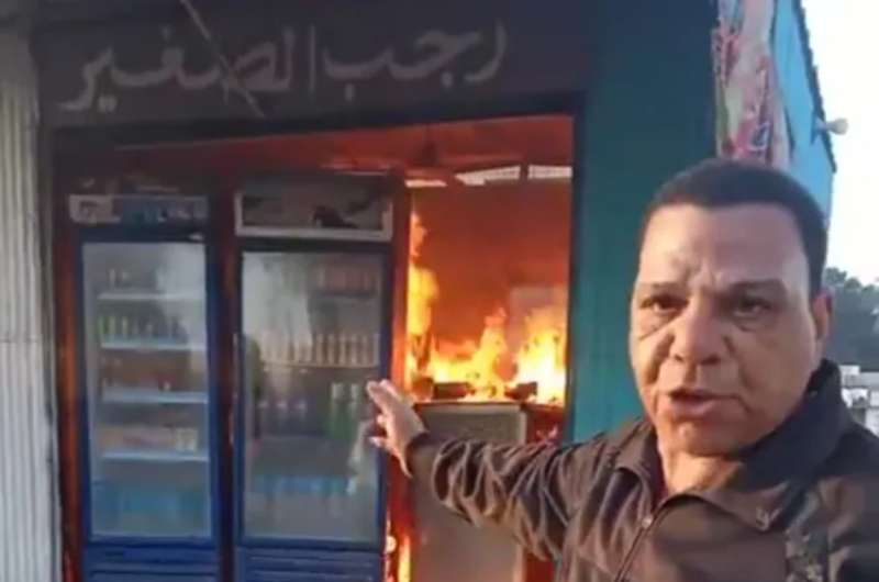 القصة الكاملة لإشعال مواطن النار في “مصدر رزقه”