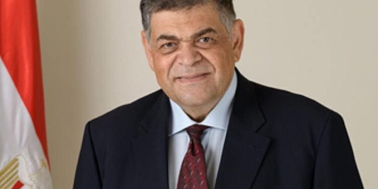 وزير التعليم العالي يهنئ الدكتور أشرف حاتم لفوزه بعضوية لجنة الصحة بالاتحاد البرلماني الدولي