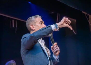 زوجة ضياء العوضي تفجر مفاجأة بخصوص وفاة زوجها