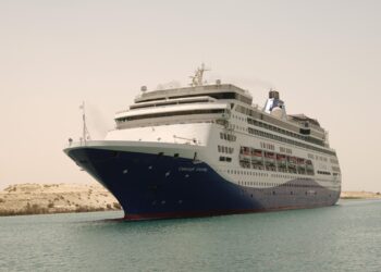 سفينة الركاب السياحية العملاقة “MSC EURIBIA” تعبر قناة السويس
