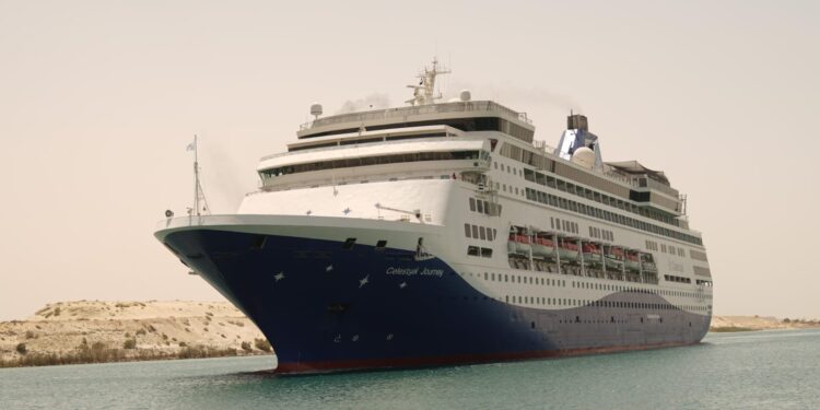 سفينة الركاب السياحية العملاقة “MSC EURIBIA” تعبر قناة السويس